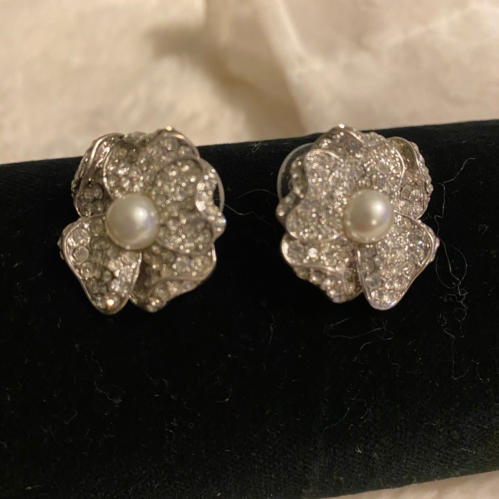 Stunning vintage  large clip on earrings.
